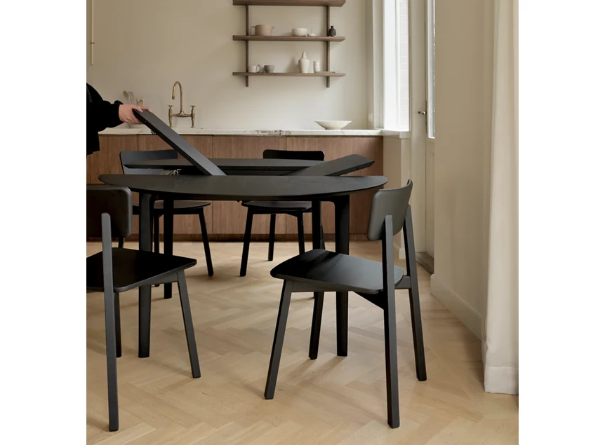 Open Verlengbare tafel Oak Bok Round Black Extendable Dining Table 51528 Ethnicraft