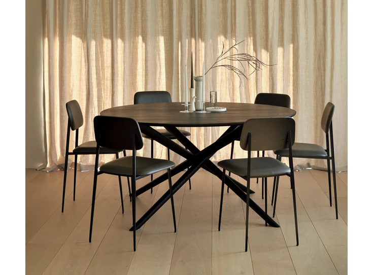 Sfeerfoto Ronde eettafel Oak Mikado Black Round Dining Table 50547 Ethnicraft