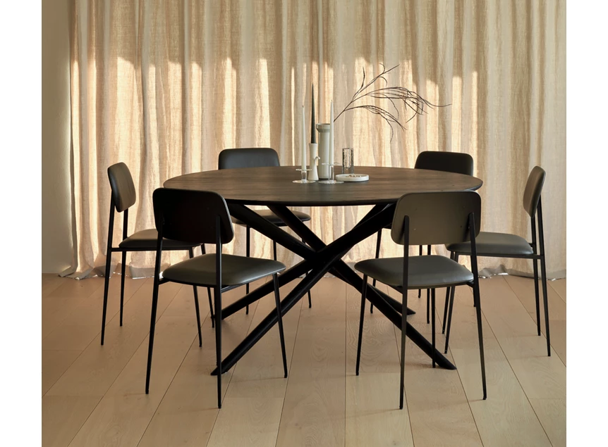 Sfeerfoto Ronde eettafel Oak Mikado Black Round Dining Table 50547 Ethnicraft