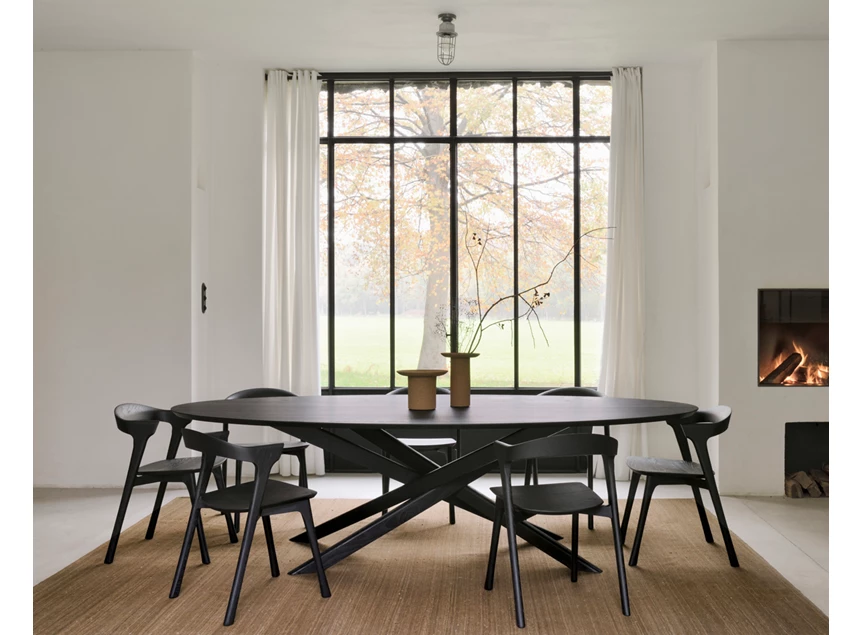 Sfeerfoto Ovale eettafel Oak Mikado Oval Black Dining Table 50186 Ethnicraft