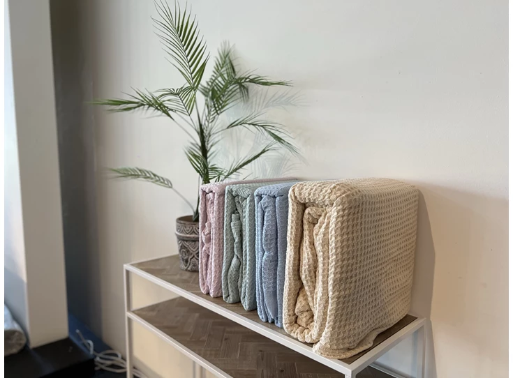 Wafelplaid 240x240cm creme uit de verpakking en andere kleuren