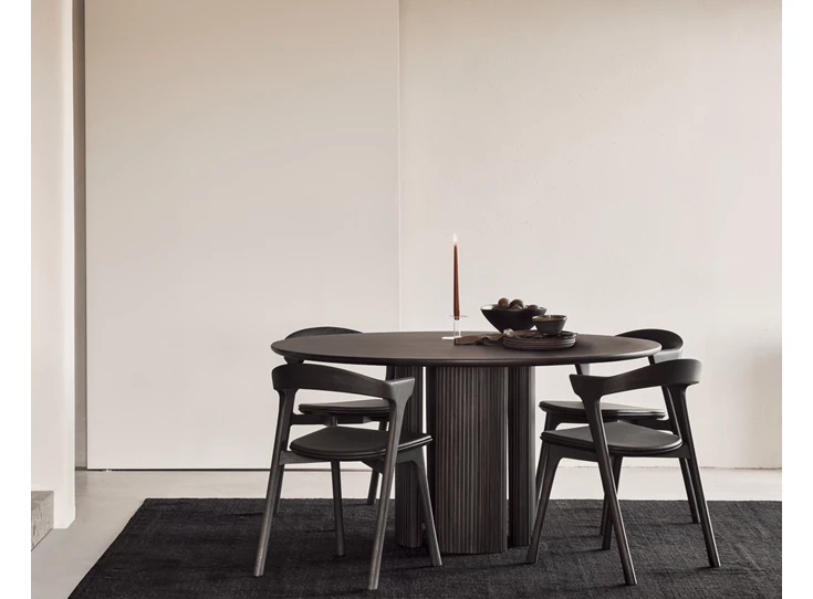 Sfeerfoto Ronde eettafel Mahogany Roller Max Round Dark Brown Dining Table 35022 Ethnicraft
