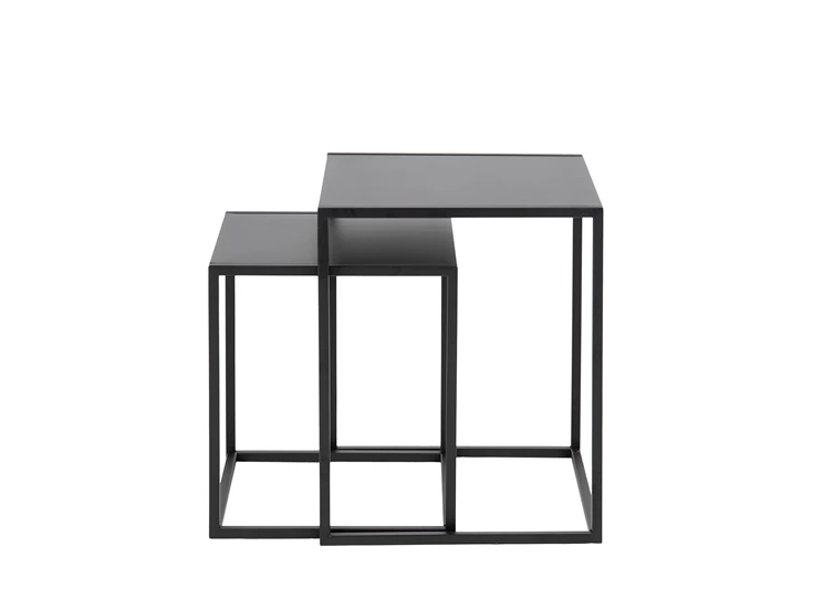86459 newton set 2 bijzettafels zwart metaal actona nest table zijaanzicht trapsgewijs