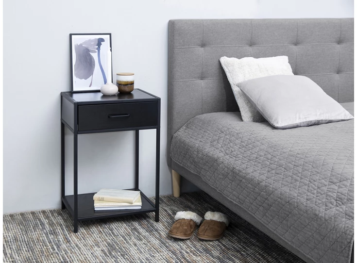 87997 seaford nachttafel zwart metaal sfeerbeeld bed