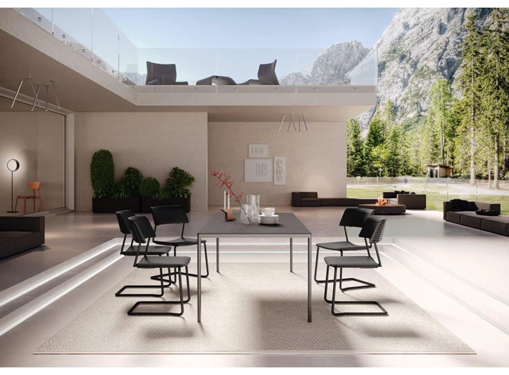 Sfeerfoto Tafel Trento keramiek ronde poot Zumsteg by Willisau