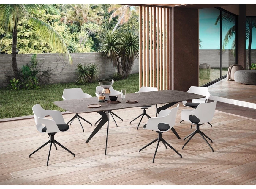 Sfeerfoto Bootvormige tafel Lana keramiek Zumsteg by Willisau