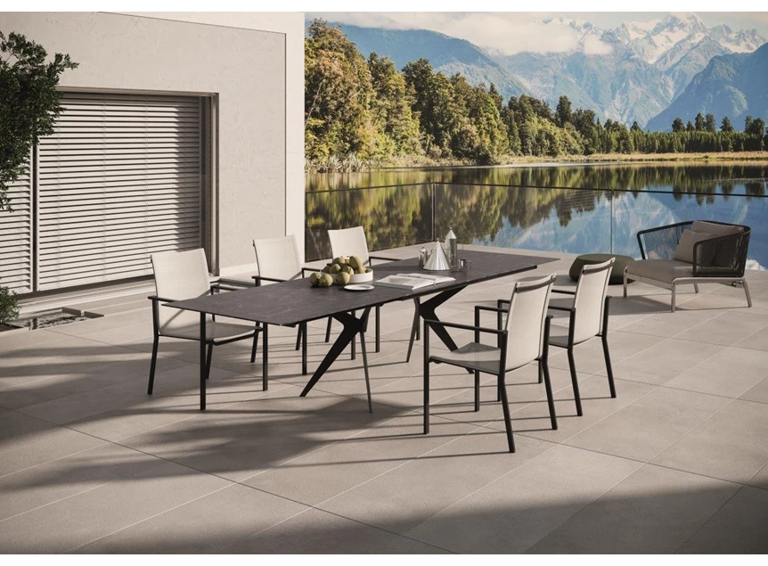 Sfeerfoto Verlengbare tafel Lana keramiek Zumsteg by Willisau