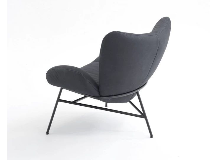 Achterkant Bijzetzetel Mellow leder Moome by Indera schuin achter rug