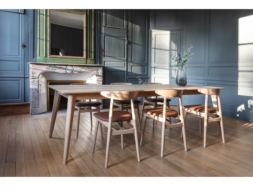 Sfeerfoto Eetkamerstoel Teo Natural Oak Upholstered Chestnut Vincent Sheppard