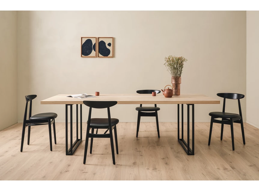 Sfeerfoto Eetkamerstoel Teo Nearly Black Upholstered Black Vincent Sheppard