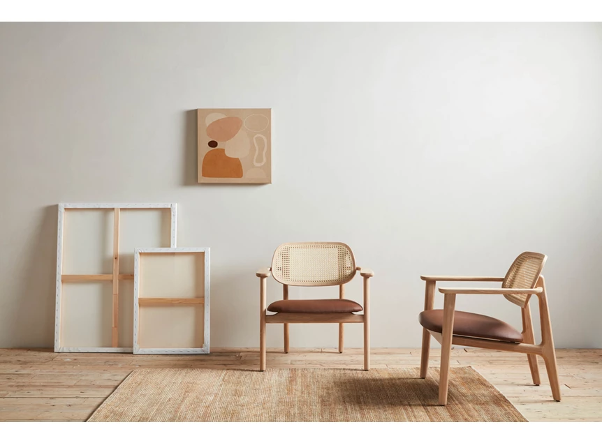 Sfeerfoto Bijzetzetel Titus Lounge Chair Natural Oak Chestnut Vincent Sheppard