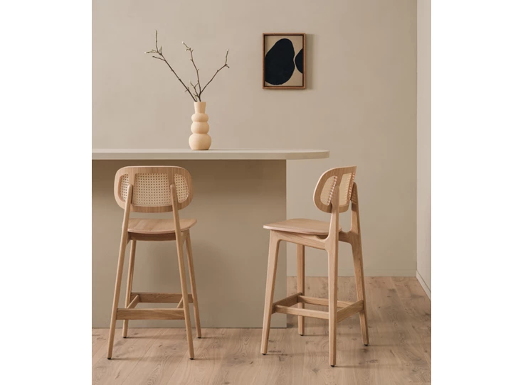 Sfeerfoto Lage barstoel Titus Counter Stool Natural Oak Vincent Sheppard
