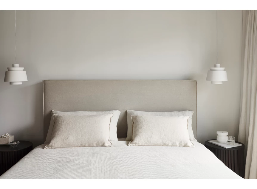 Sfeerfoto Bedkader Revive Bed Sand Linen 21600 Ethnicraft