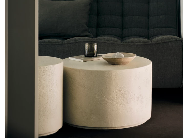 Sfeerfoto Salontafel Microcement Elements Off White Round Coffee Table 26414 Ethnicraft