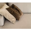 Detail Hoeksalon Lexus met longchair stof zand Passe Partout