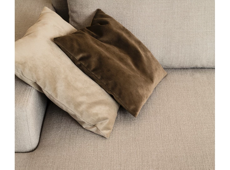 Detail Hoeksalon Lexus met longchair stof zand Passe Partout