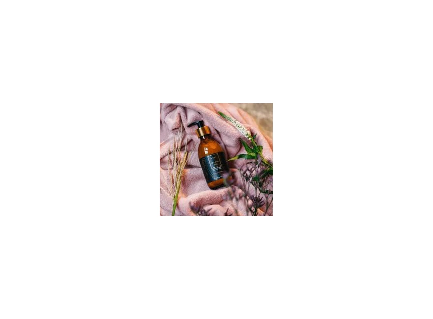 Kayori- Hazakura- body lotion- 250ml- sfeerbeeld