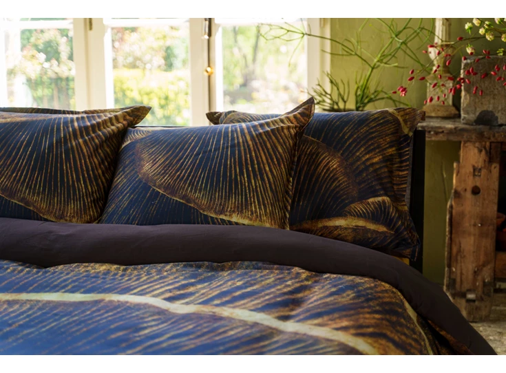 Kayori Aichi satijn dekbedovertrek 140x200/220 sfeerbeeld slaapkamer