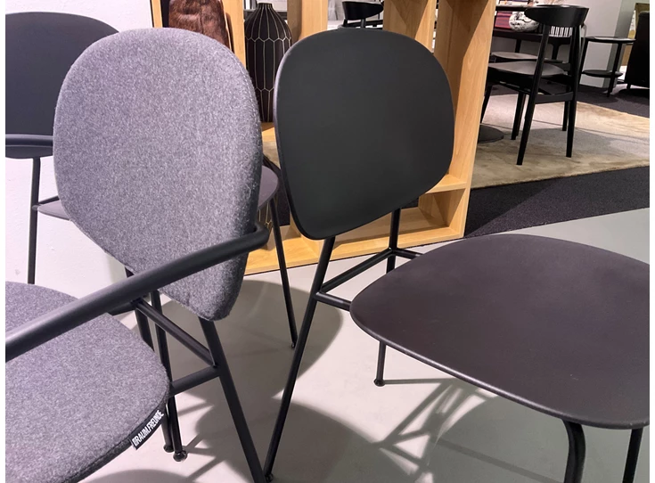Detail Stoelen Tondina set zwart frame stof grijs Infiniti