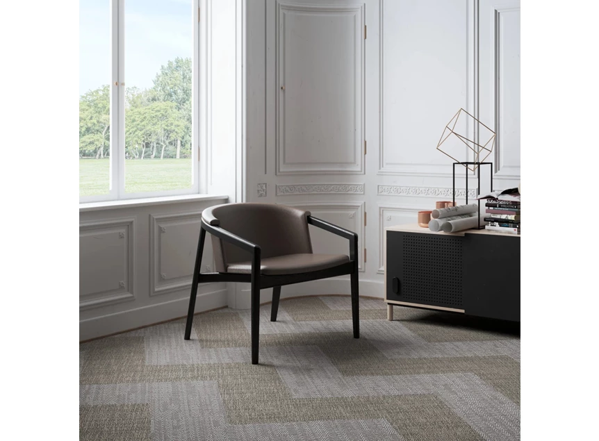 Sfeerfoto Lounge Chair Merano bijzetzetel beuk zwart leder taupe Estetica Home