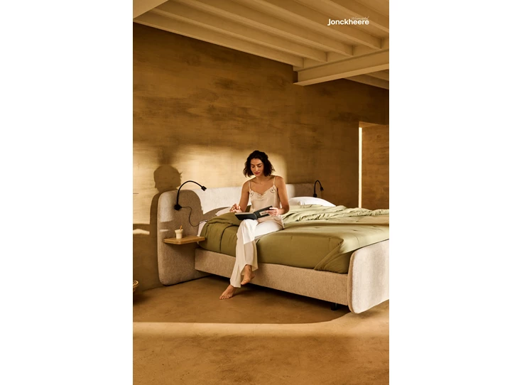 Boxspring Lotus 4 vertikaal pin aura.jpg