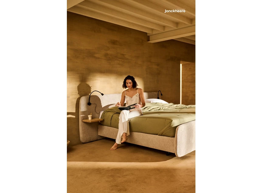 Boxspring Lotus 4 vertikaal pin aura.jpg