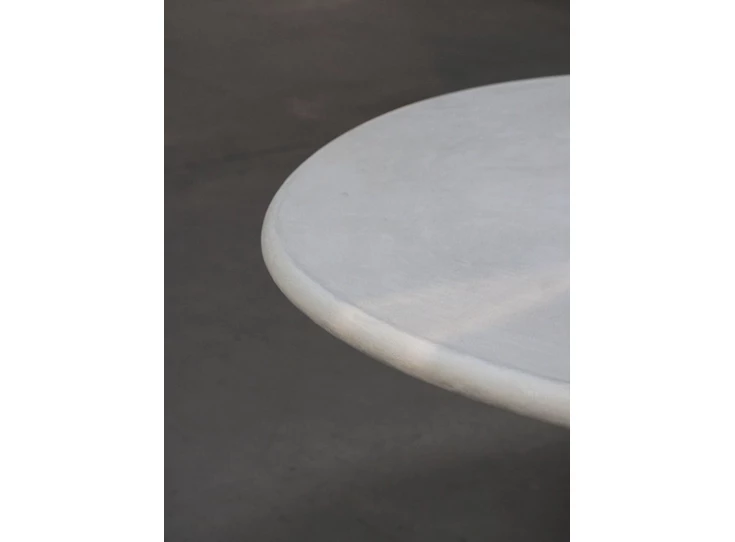 Detail Tafel Usoo rond mortex stone Muundo by PR Living
