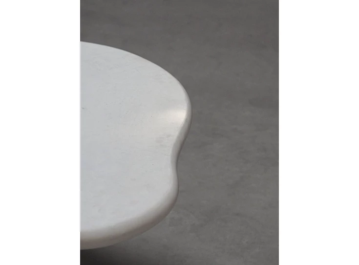 Detail Tafel Laini organisch mortex salt Muundo by PR Living