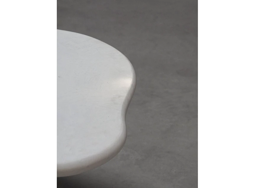 Detail Tafel Laini organisch mortex salt Muundo by PR Living