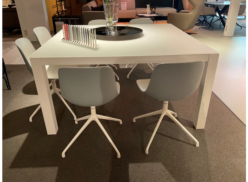 Front Vierkante tafel T mat glas wit Karat