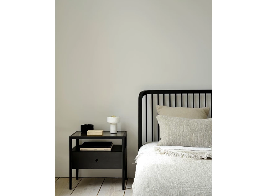 Sfeerfoto Oak Black Spindle Bedside Table 51235 Ethnicraft
