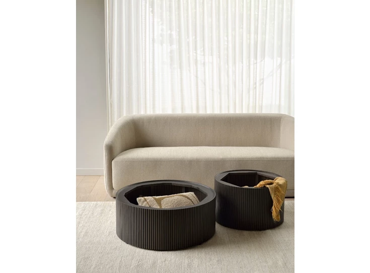 Open kussens Mahogany Roller Max Dark Brown Round Coffee Table 35001 Ethnicraft