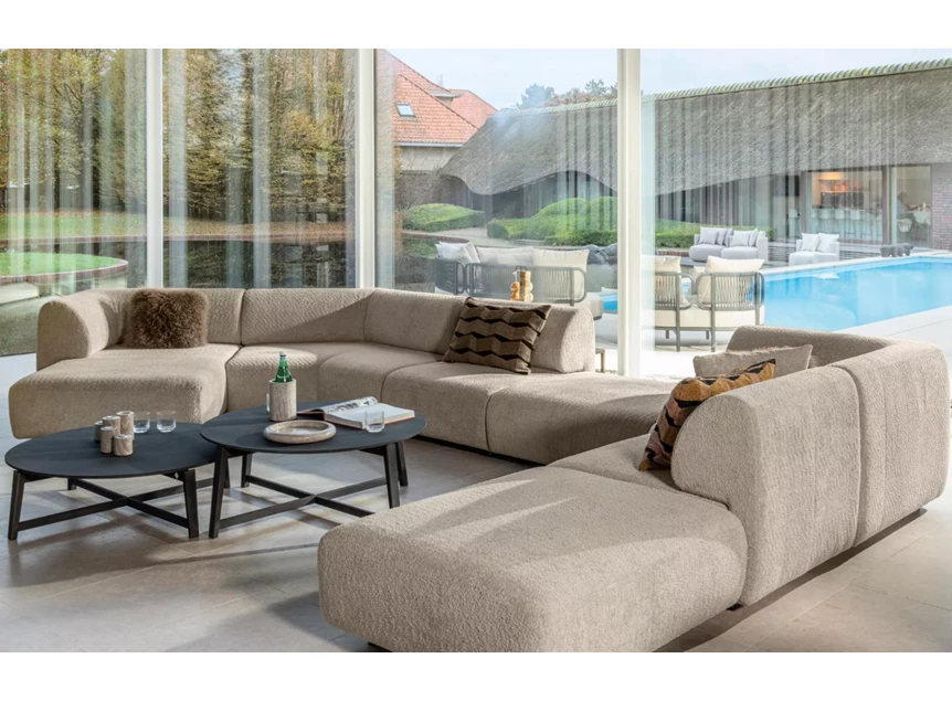 Zijkant Hoeksalon Saki met longchair stof Passe Partout