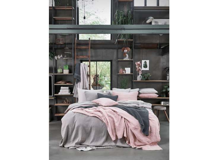 PRSA18111 140 Vandyck bedsprei faded pink 180x260cm sfeerbeeld