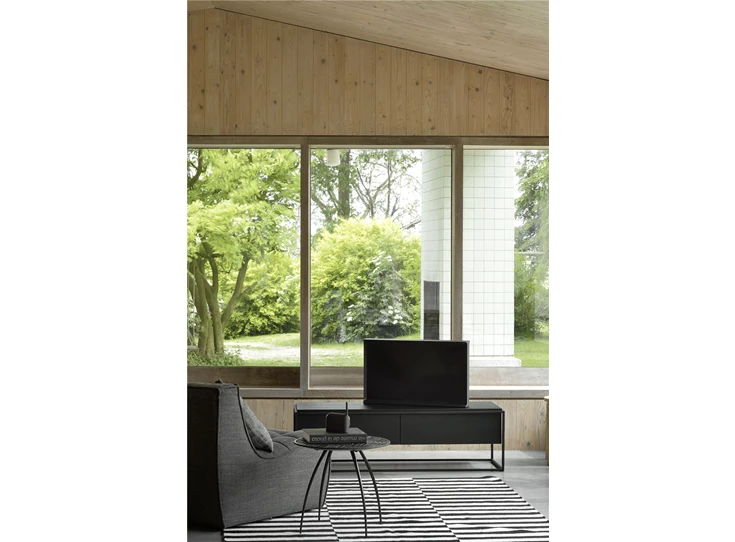 Sfeerfoto Oak Monolit Black TV Cupboard 26879 Ethnicraft