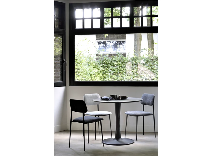 Sfeerfoto Oak Torsion Black Dining Table 50013 Ethnicraft