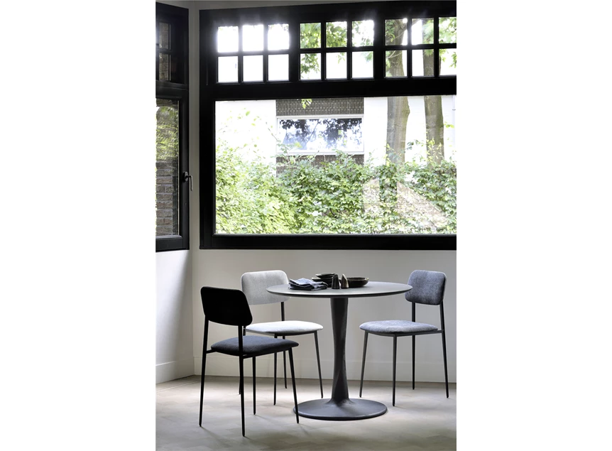Sfeerfoto Oak Torsion Black Dining Table 50013 Ethnicraft