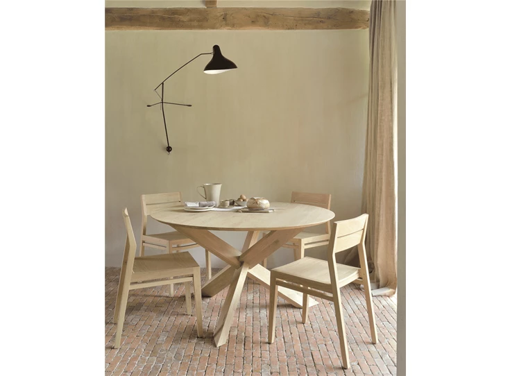 Sfeerfoto Oak Circle Dining Table 50165 Ethnicraft