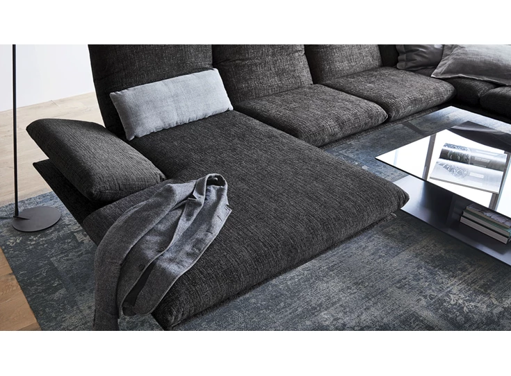 Detail Grote hoeksalon Francis met longchair stof donkergrijs Koinor