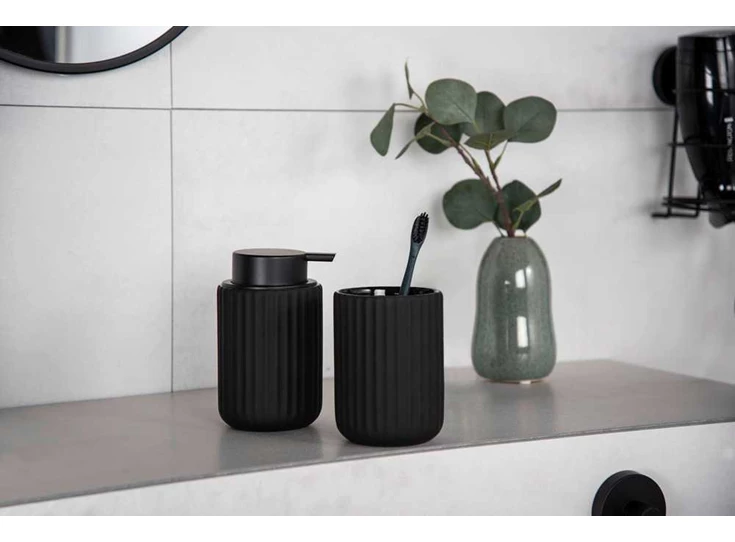 Belluno zeepdispenser- zwart- sfeerbeeld