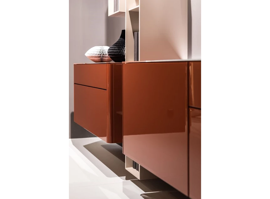 Zijkant Dressoir Goya opstelling 37 hoogglans india red Sudbrock