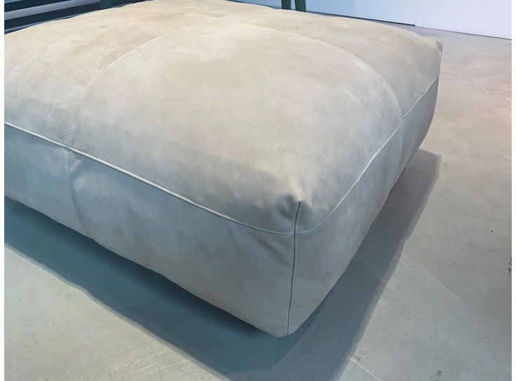 Zijkant Poef Vetsak seat 84x84 leather beige