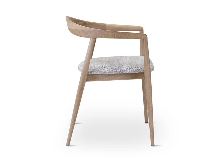 Zijkant Armstoel Pura naturel eik stof bisque Castle Line