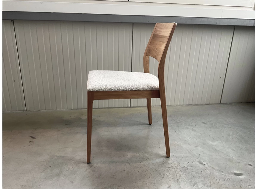 Zijkant Stoel Vero massief eik naturel stof Haga 900 Estetica Home