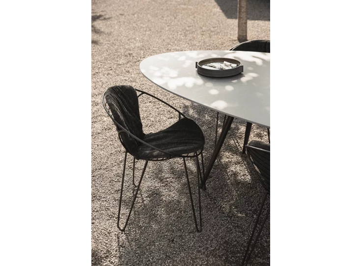 Detail Armstoel Wire stof Smooth Sooty Joli