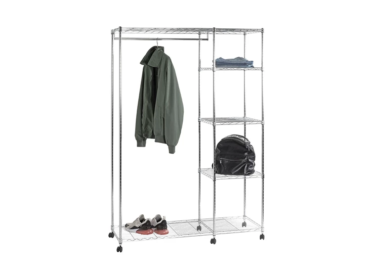 Kledingrek Manni chroom 43685 schuin aanzicht met kledij