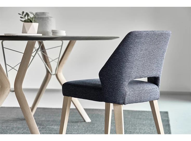 Lena stoel mobitec massieve poten tijdloos C0110 uni h47 pb-a zonder armen vaste hoes