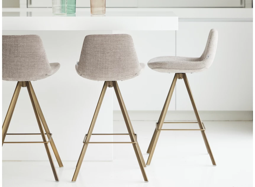 Achterkant Barstoel Rafael Low Spinning Base Bronze Easy Care Truffle Joli