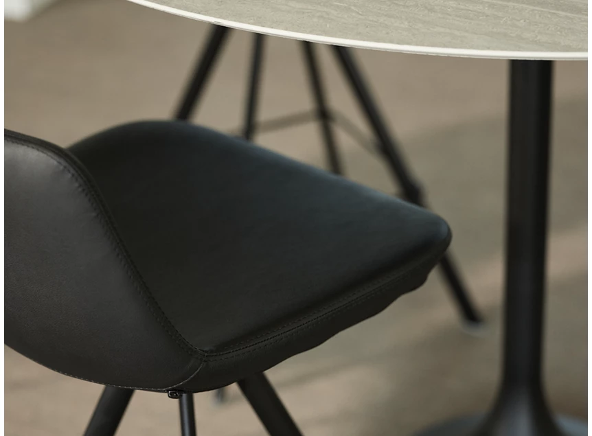 Detail Barstoel Rafael Low Spinning Base kunstleder zwart Joli