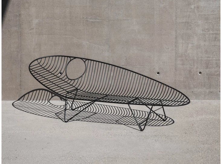 Sfeerfoto Lounger ligzetel Wire frame zwart Joli